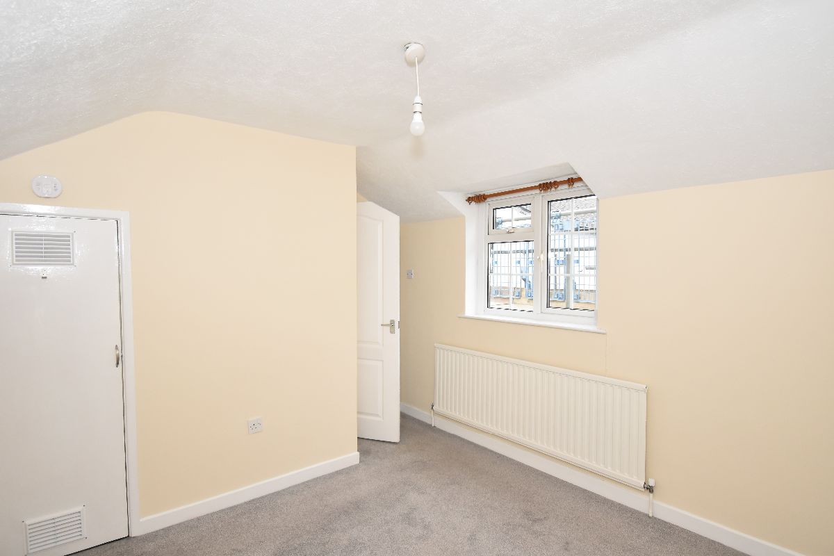 2 bed terraced house to rent in Dews Road, Salisbury 10