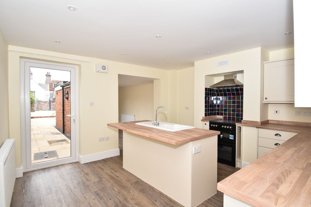 4 bed terraced house to rent in Greencroft Street, Salisbury  - Property Image 2