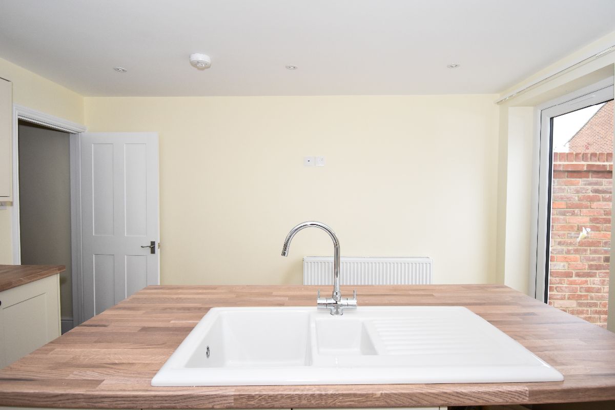 4 bed terraced house to rent in Greencroft Street, Salisbury 3