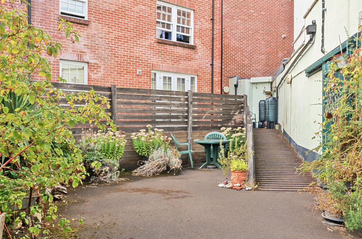 2 bed flat to rent in Fisherton Street, Salisbury 18