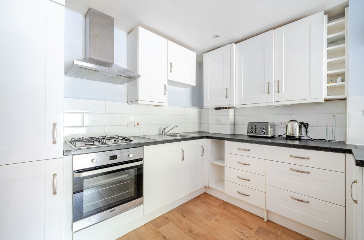 2 bed flat to rent in Fisherton Street, Salisbury 4