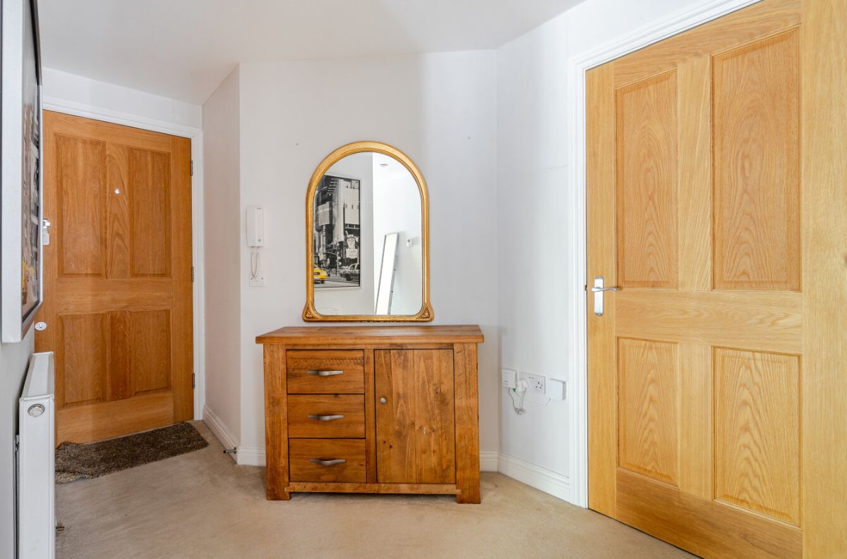 2 bed flat to rent in Fisherton Street, Salisbury 2