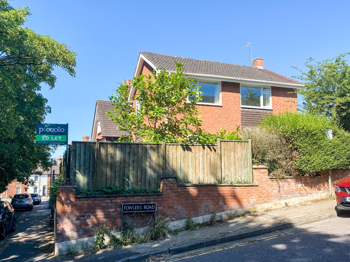 4 bed detached house to rent in Fowlers Road, Salisbury  - Property Image 1