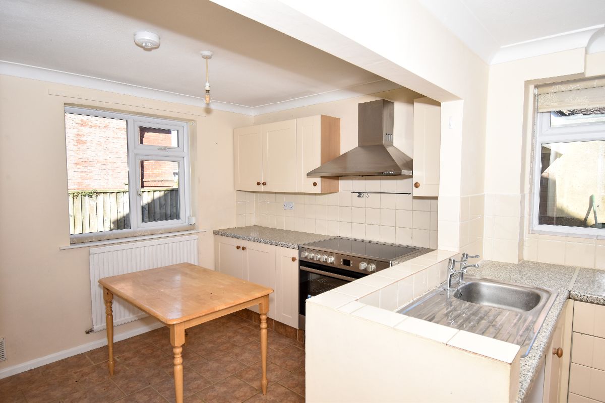 4 bed detached house to rent in Fowlers Road, Salisbury 4