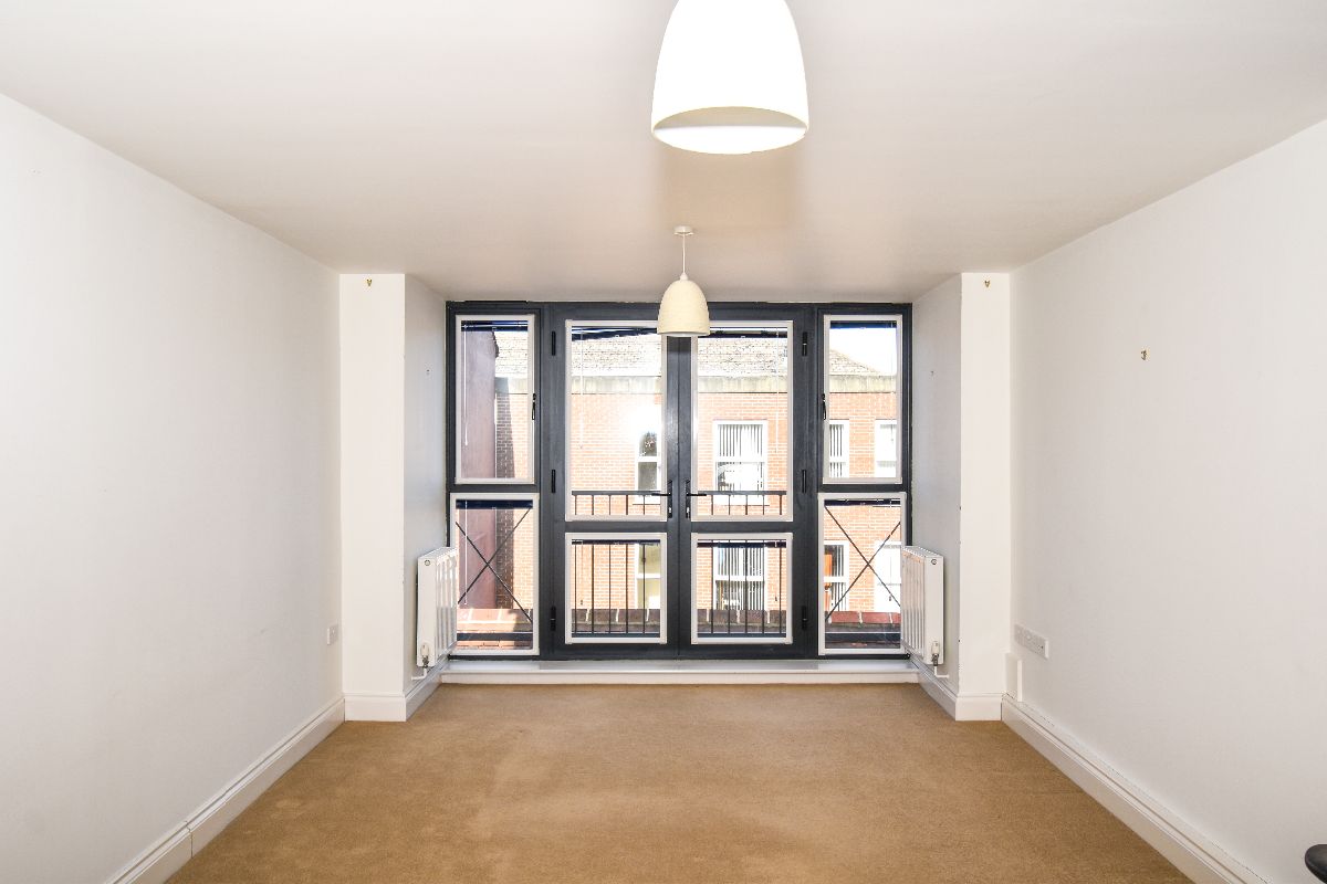 2 bed flat to rent in Scots Lane, Salisbury 2