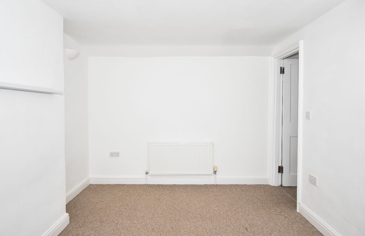2 bed terraced house to rent in North Street, Salisbury  - Property Image 17