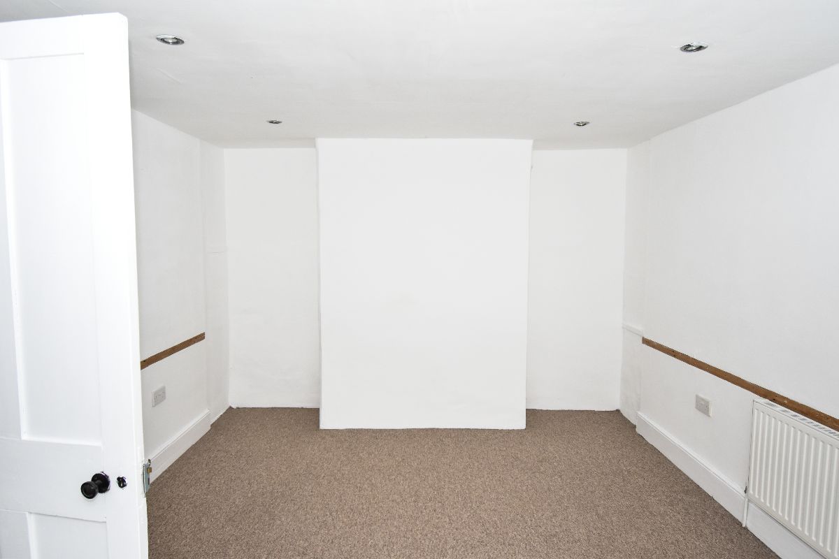 2 bed terraced house to rent in North Street, Salisbury 12