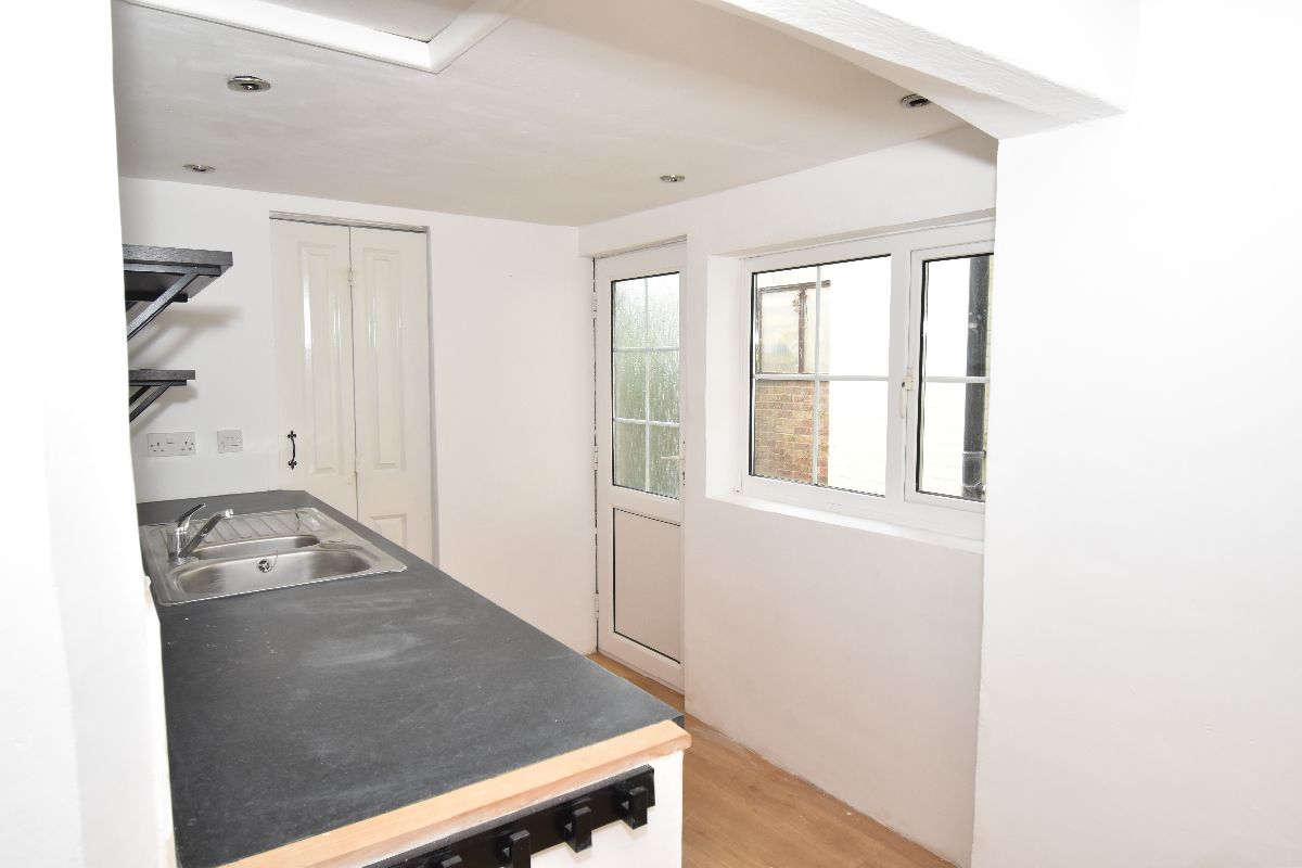 2 bed terraced house to rent in North Street, Salisbury 6