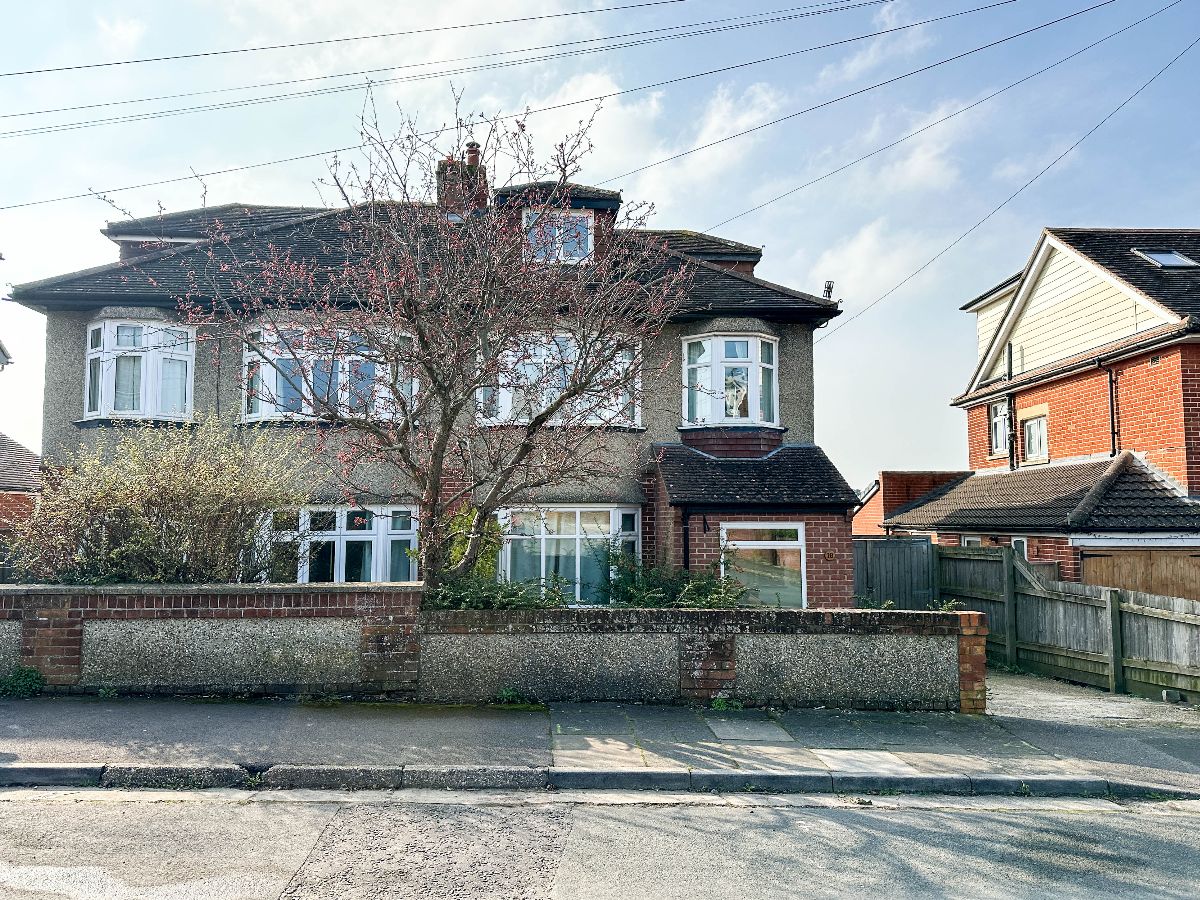 4 bed semi-detached house to rent in Thistlebarrow Road, Salisbury  - Property Image 1