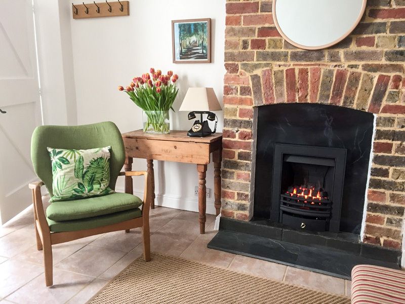 3 bed cottage to rent in Boreham Rd, Warminster 2