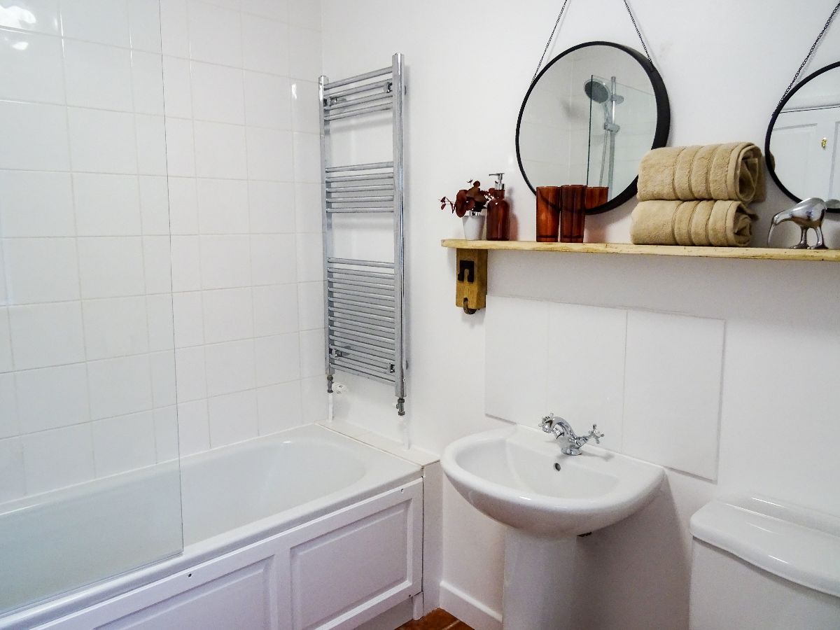 3 bed cottage to rent in Boreham Rd, Warminster 10