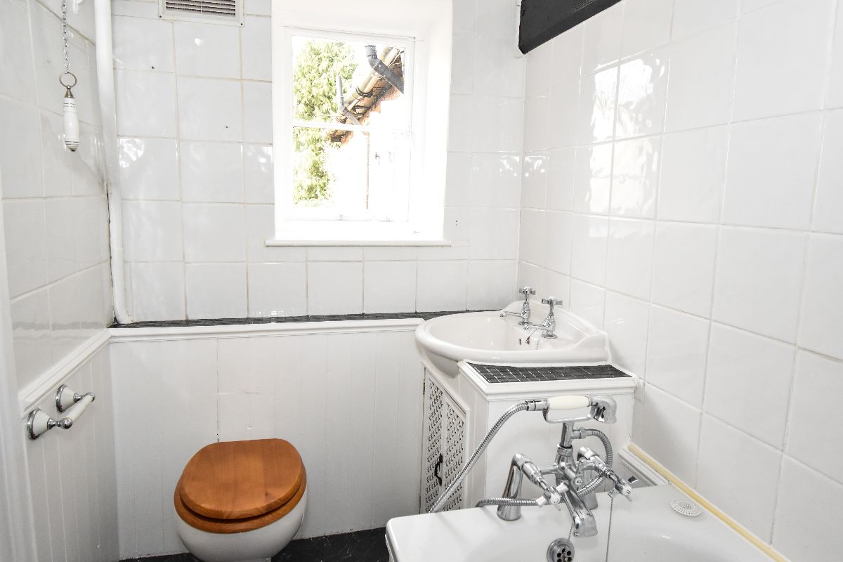 2 bed cottage to rent in South Street, Wilton 10