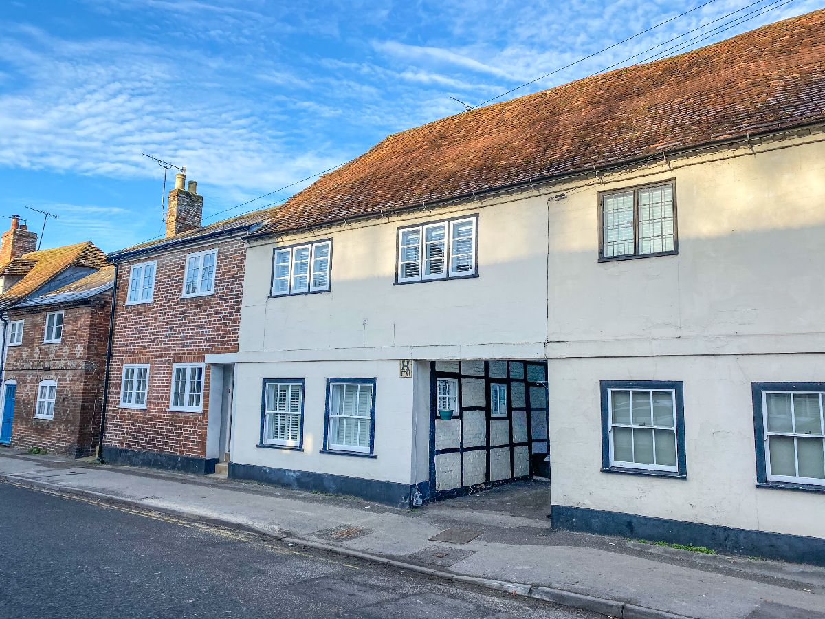 2 bed cottage to rent in South Street, Wilton, SP2
