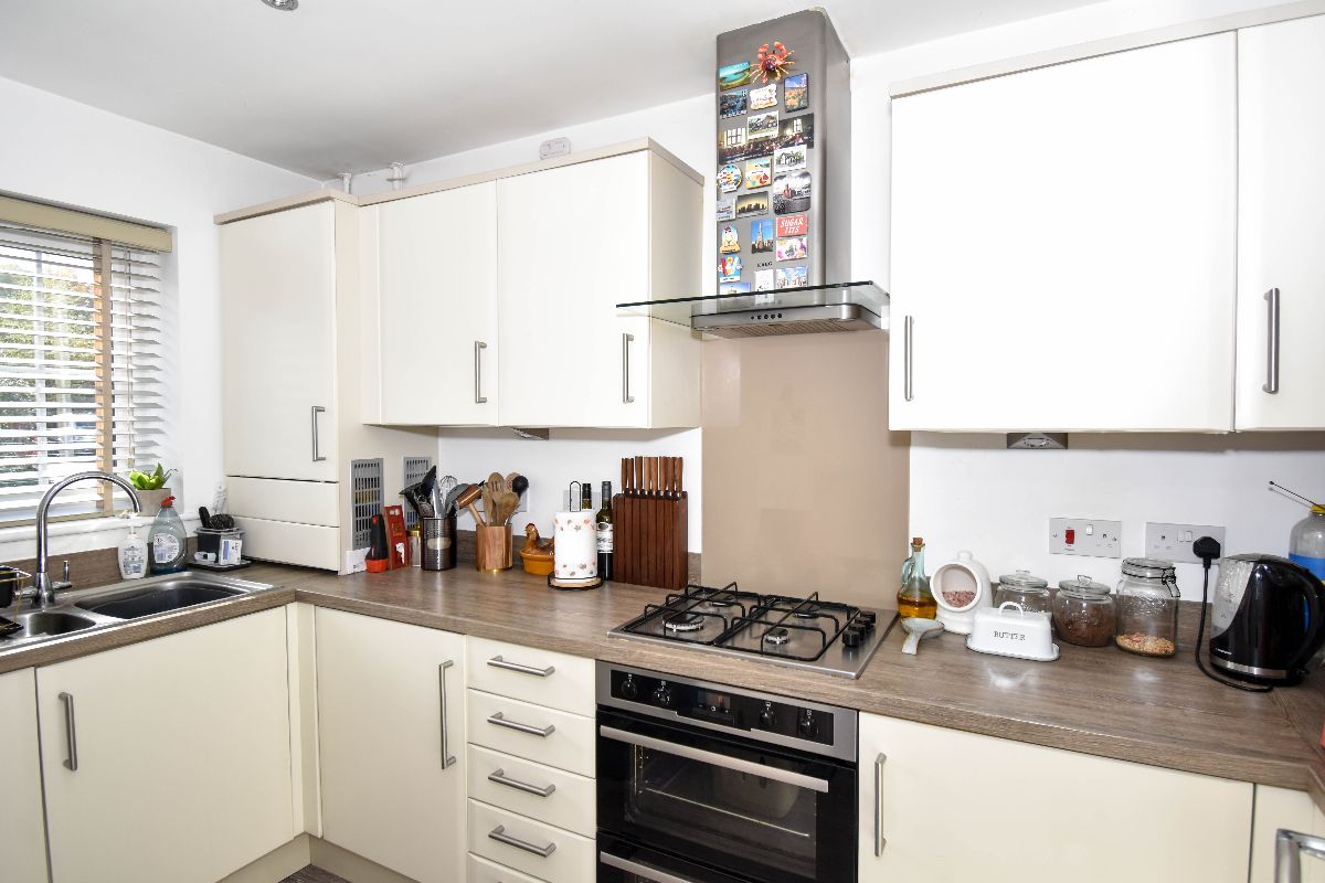 2 bed semi-detached house to rent in Saunders Avenue, Salisbury 2