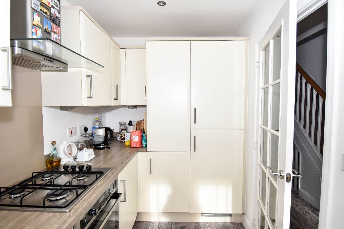 2 bed semi-detached house to rent in Saunders Avenue, Salisbury 3