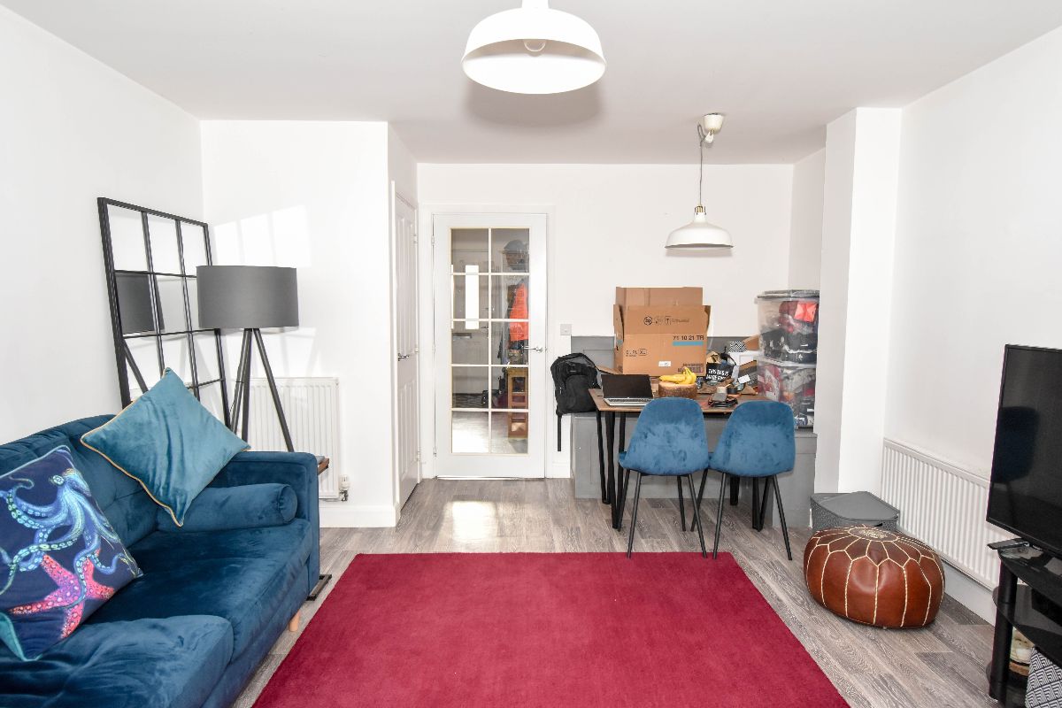 2 bed semi-detached house to rent in Saunders Avenue, Salisbury 5