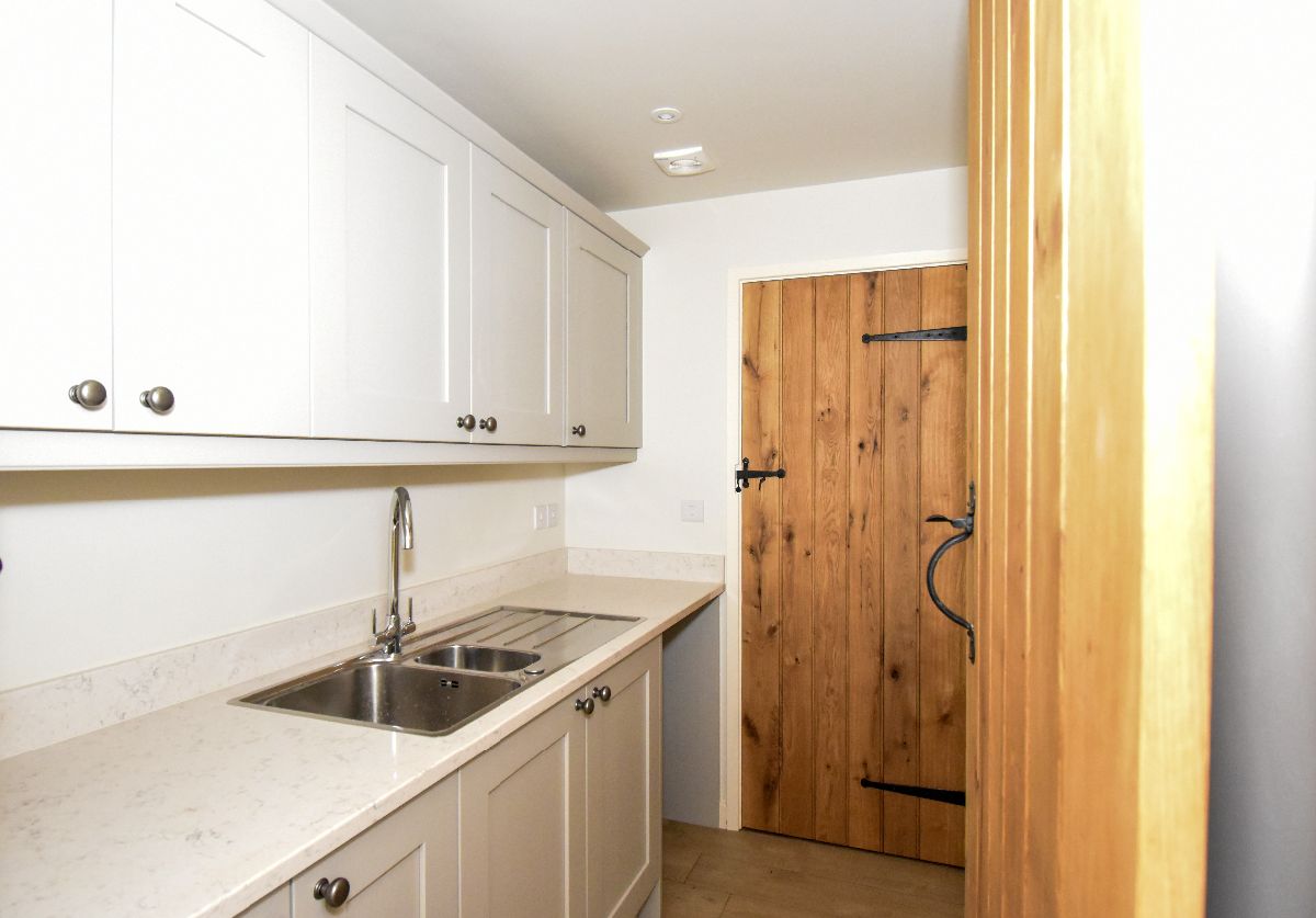 3 bed character property to rent in Back Lane, Bowerchalke, Salisbury 9