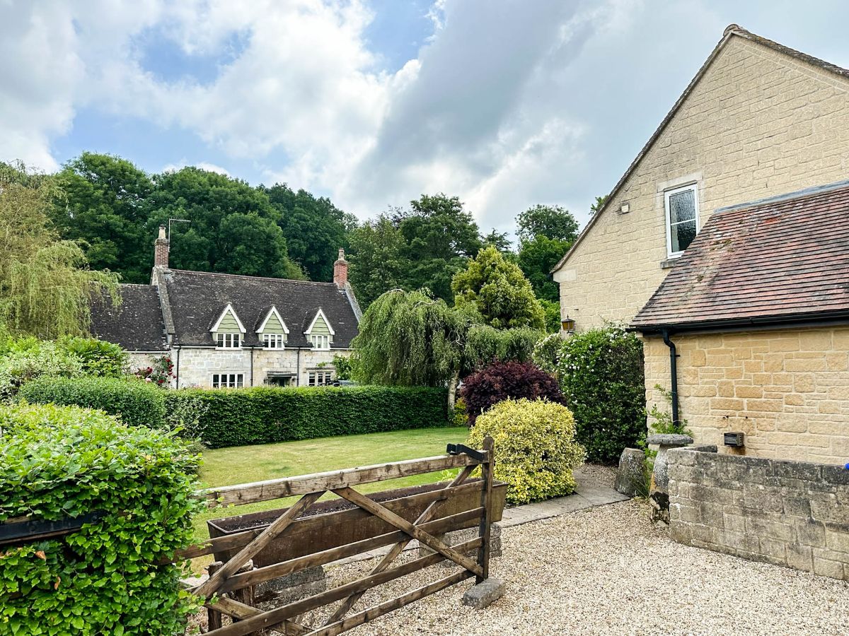 3 bed detached house to rent in Teffont, Salisbury 3