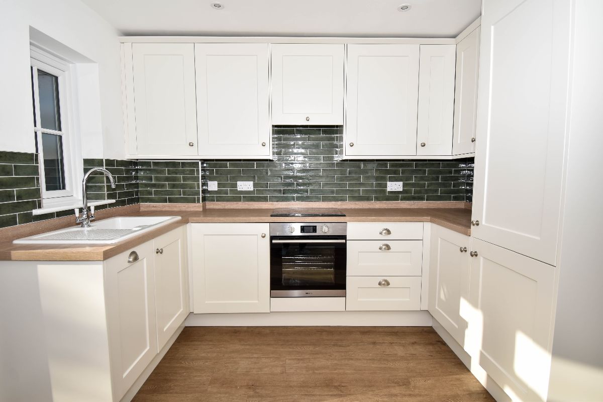 2 bed terraced house to rent in Kings Gate, Salisbury  - Property Image 6