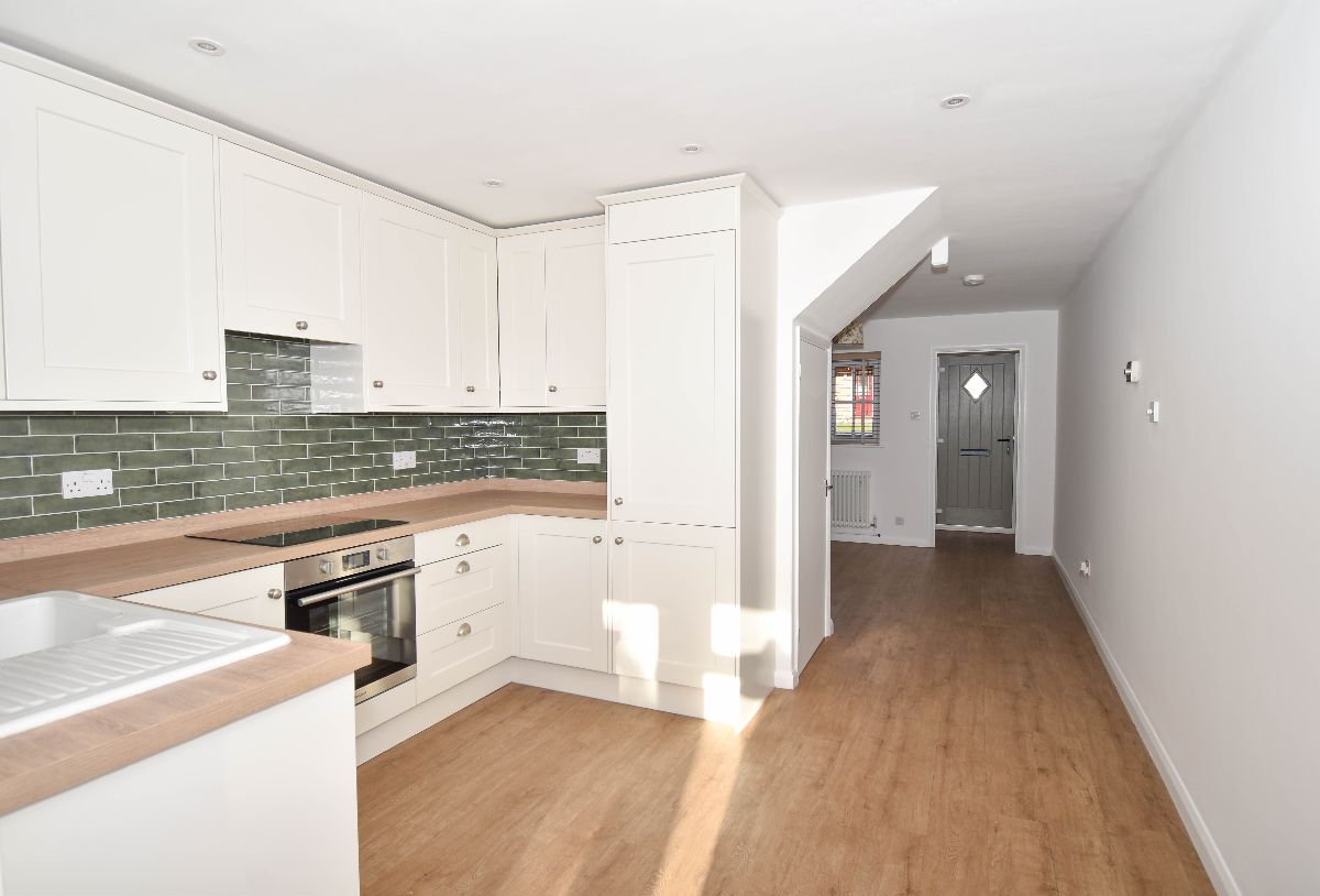 2 bed terraced house to rent in Kings Gate, Salisbury 2