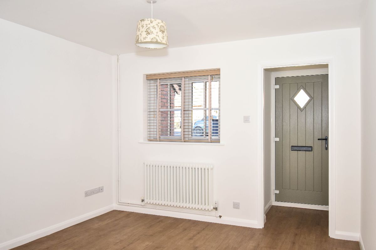 2 bed terraced house to rent in Kings Gate, Salisbury 1