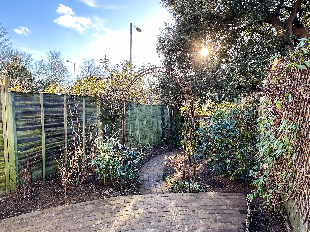 2 bed terraced house to rent in Kings Gate, Salisbury 12