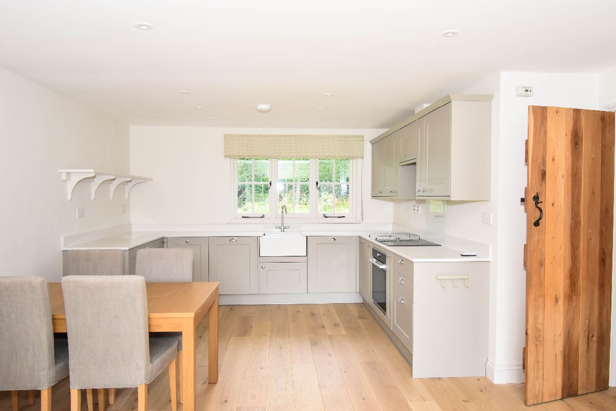 2 bed bungalow to rent in Church Lane, Salisbury 1