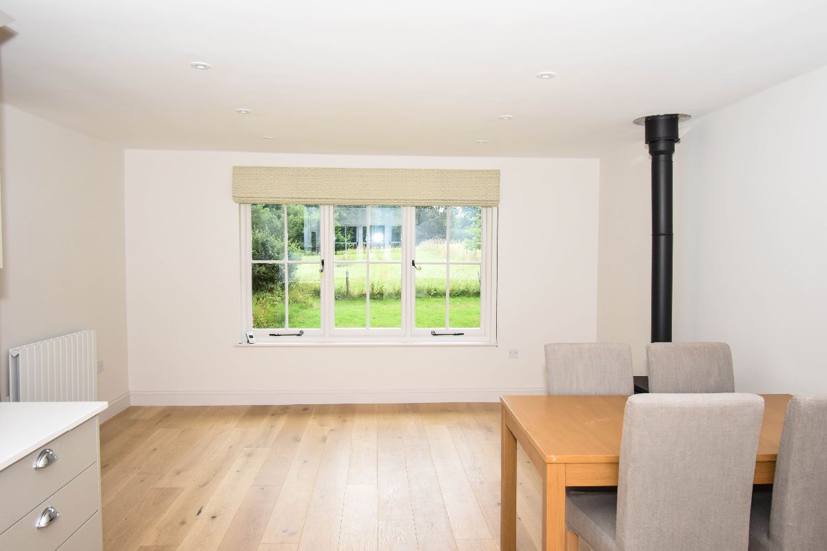 2 bed bungalow to rent in Church Lane, Salisbury 5