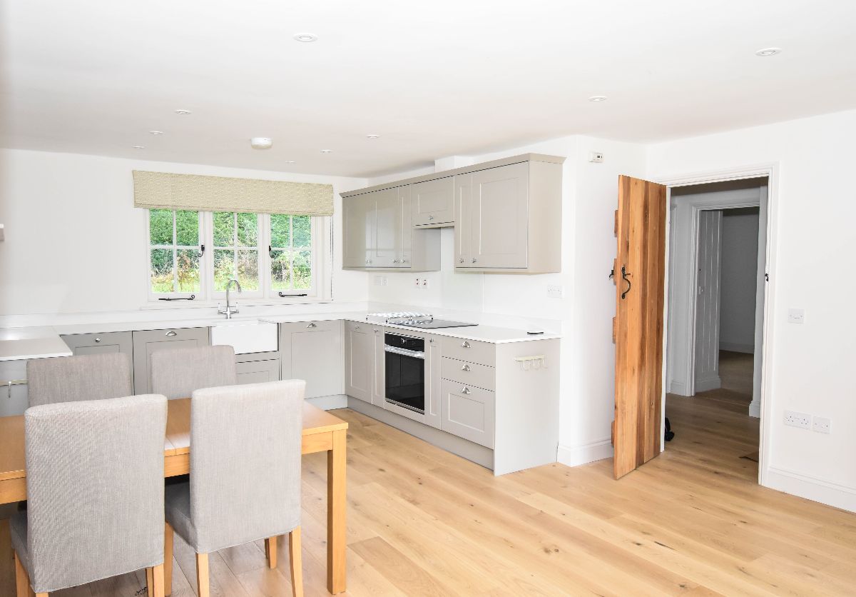 2 bed bungalow to rent in Church Lane, Salisbury 6