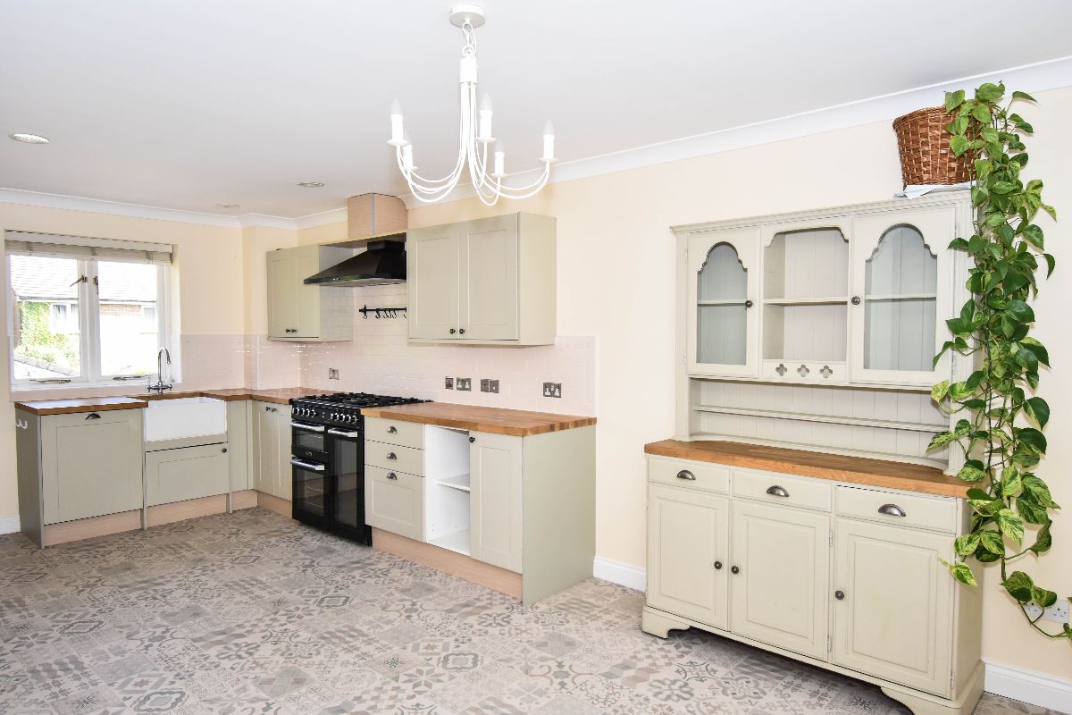 4 bed terraced house to rent in Shaftesbury Road, Salisbury  - Property Image 3