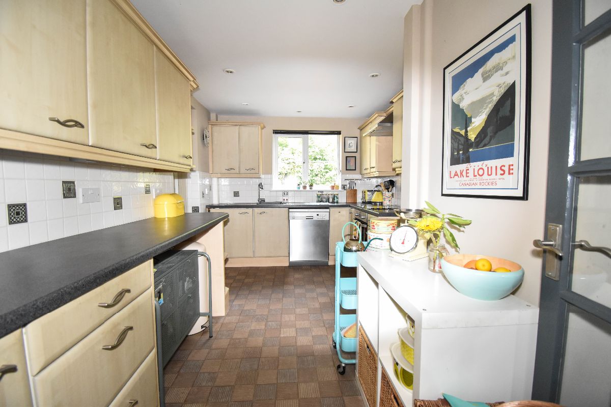5 bed semi-detached house to rent in High Street, Warminster  - Property Image 13