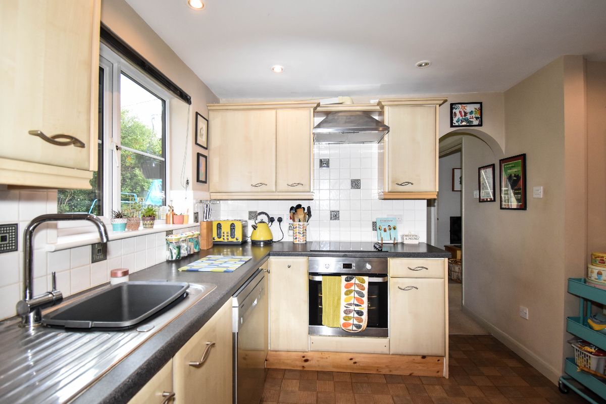 5 bed semi-detached house to rent in High Street, Warminster  - Property Image 3