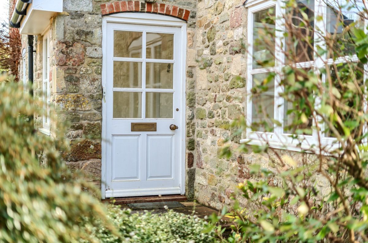 4 bed character property to rent in Bowerchalke, Salisbury 1