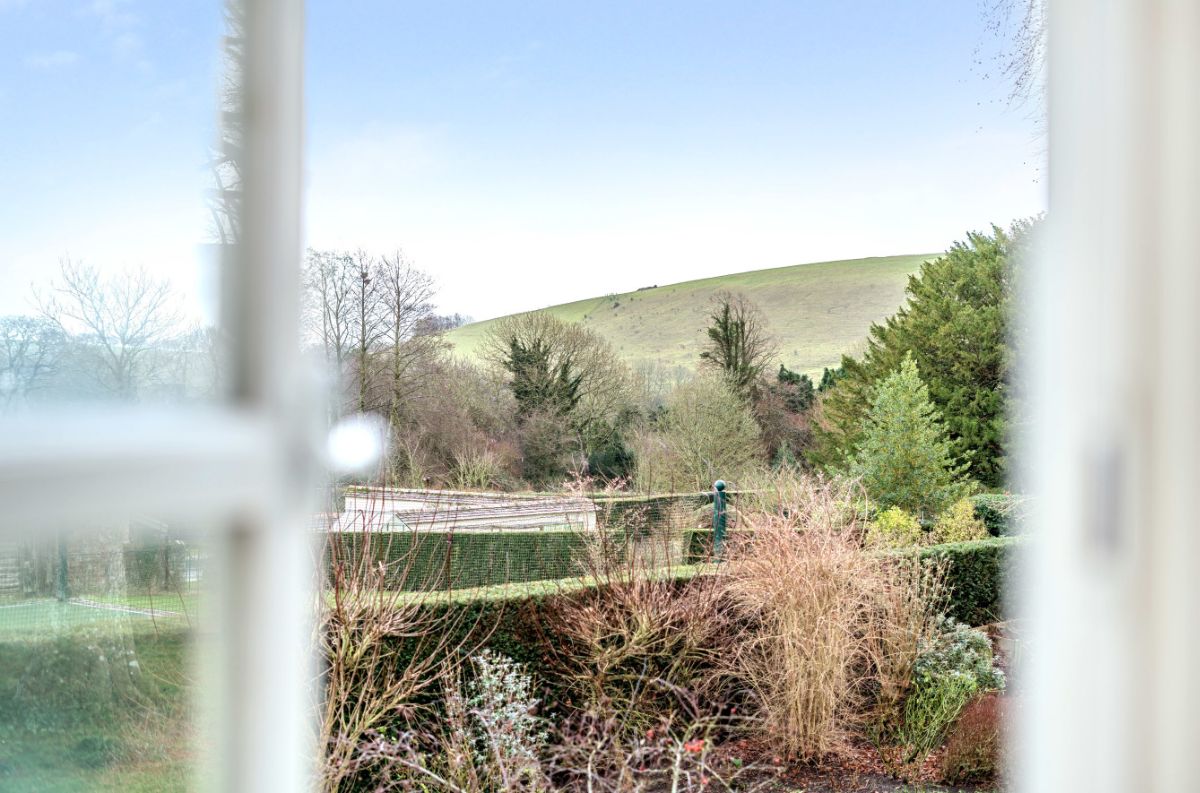 4 bed character property to rent in Bowerchalke, Salisbury 2