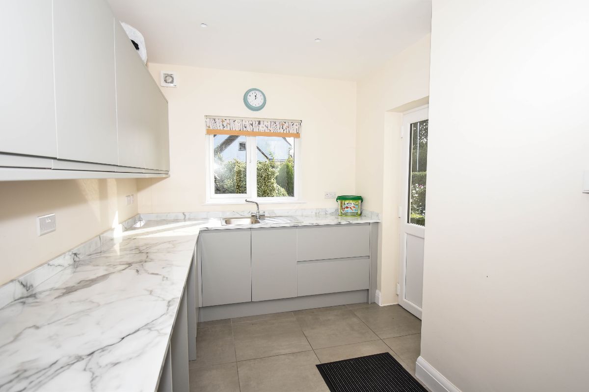 3 bed character property to rent in Coombe Bissett, Salisbury 4
