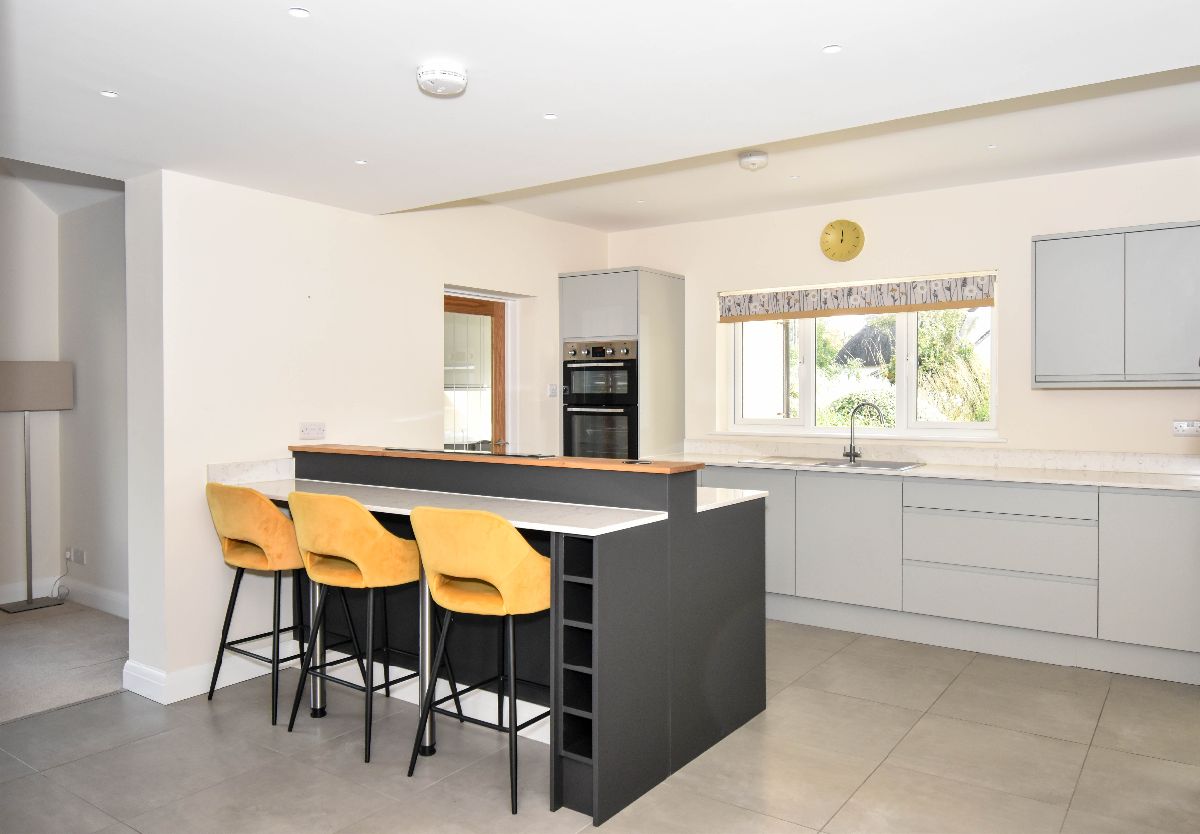 3 bed character property to rent in Coombe Bissett, Salisbury 3