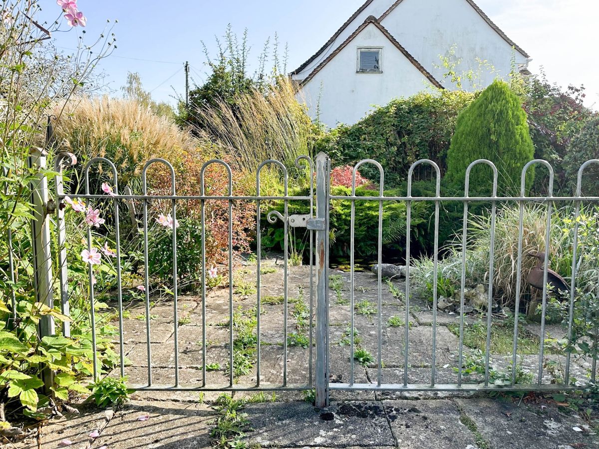 3 bed character property to rent in Coombe Bissett, Salisbury  - Property Image 24