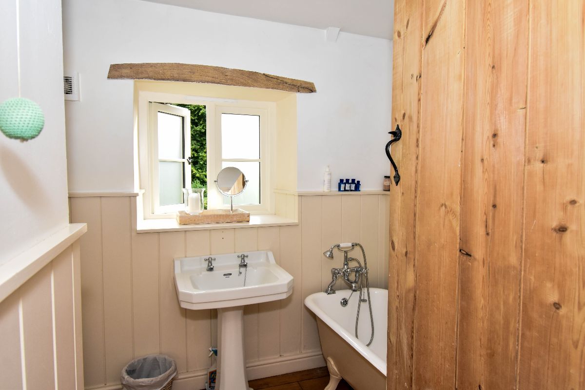 4 bed detached house to rent in Swallowcliffe, Salisbury 5