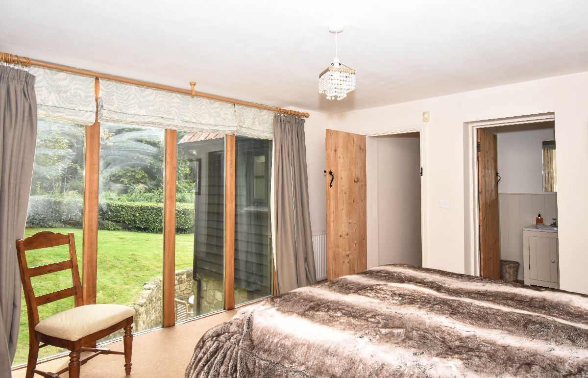 4 bed detached house to rent in Swallowcliffe, Salisbury 9