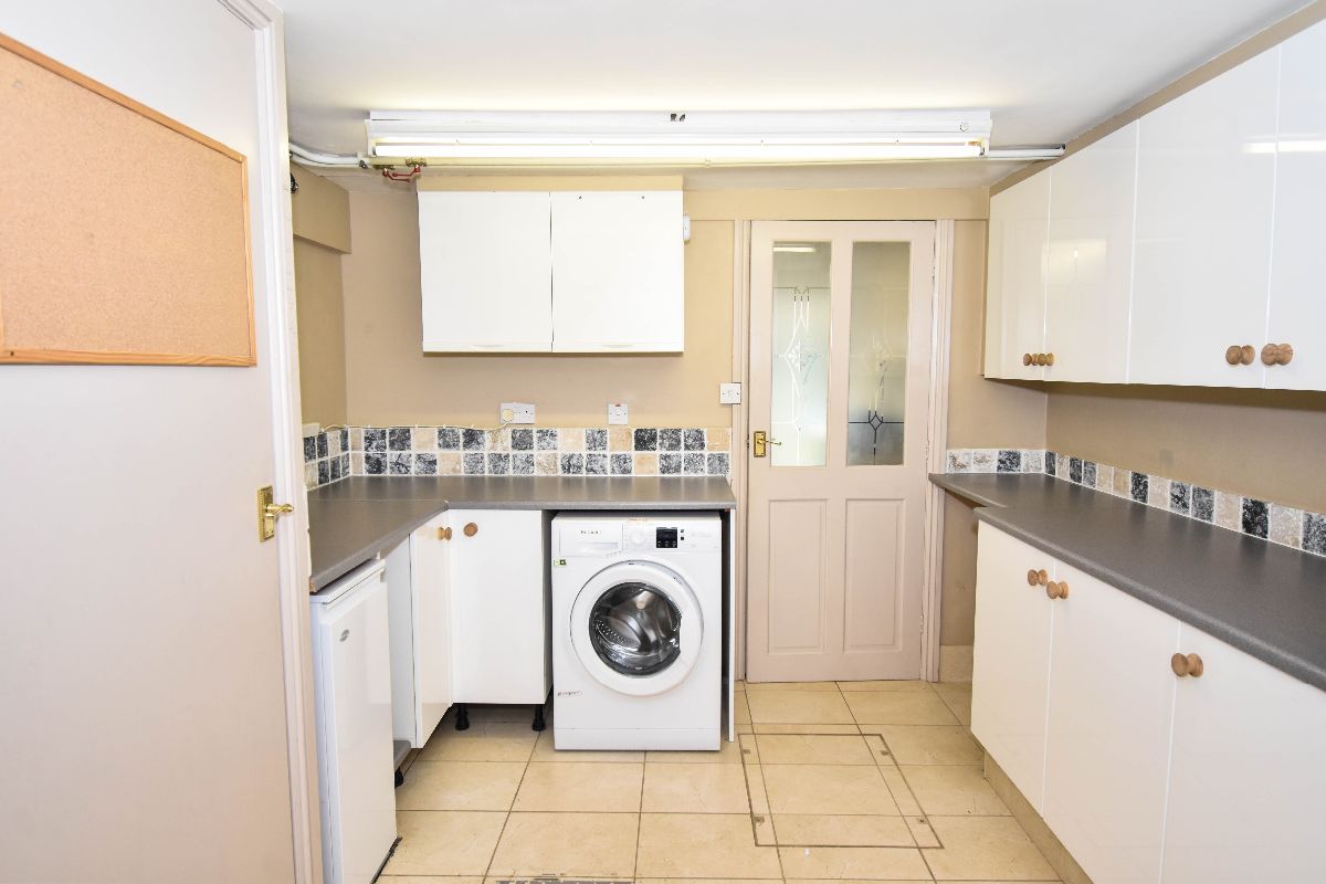 3 bed end of terrace house to rent in The Wirr, Salisbury  - Property Image 5
