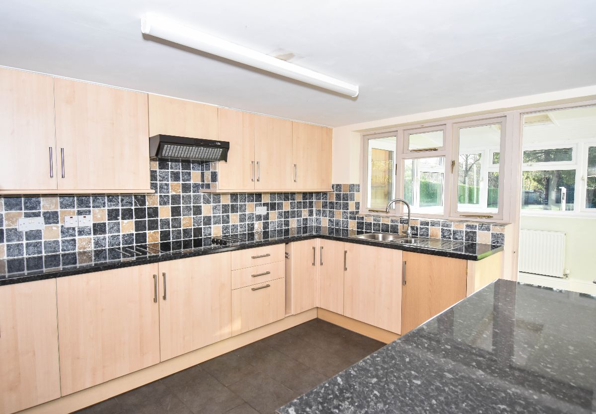 3 bed end of terrace house to rent in The Wirr, Salisbury  - Property Image 2
