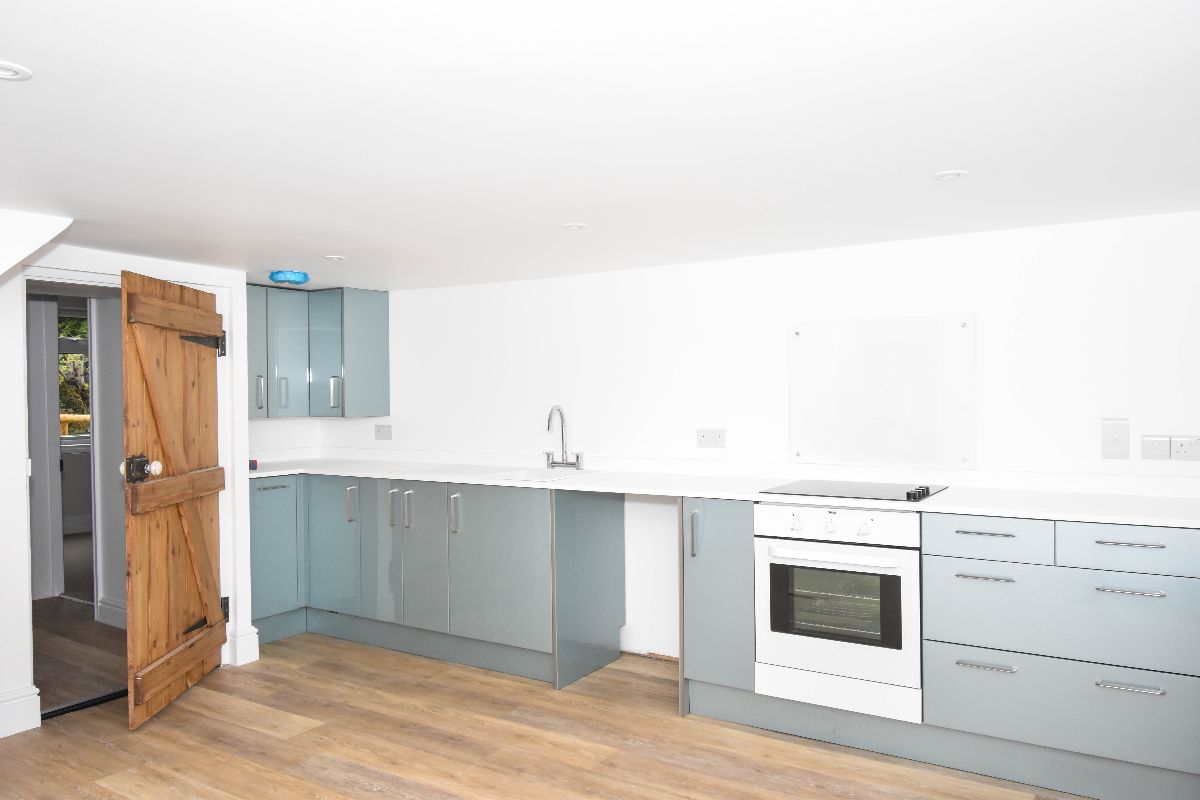 3 bed character property to rent in Quidham Street, Bowerchalke 2