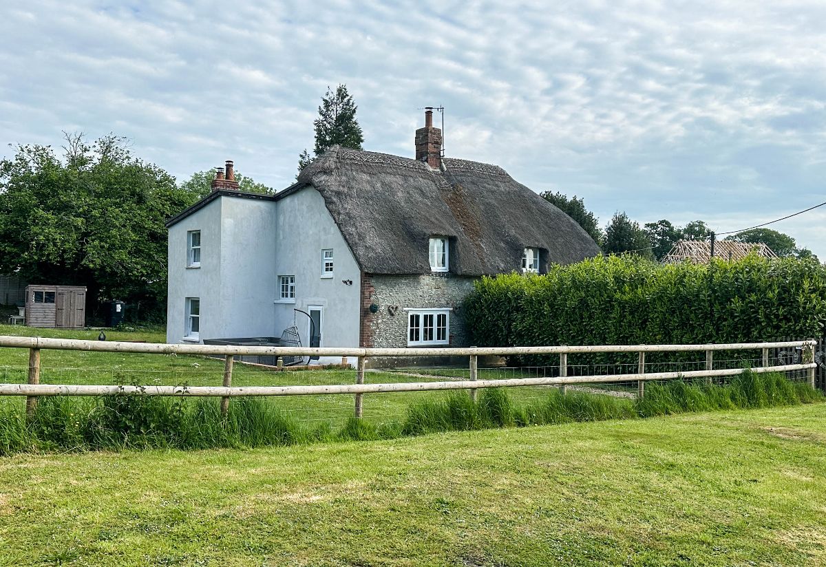 3 bed character property to rent in Quidham Street, Bowerchalke  - Property Image 24