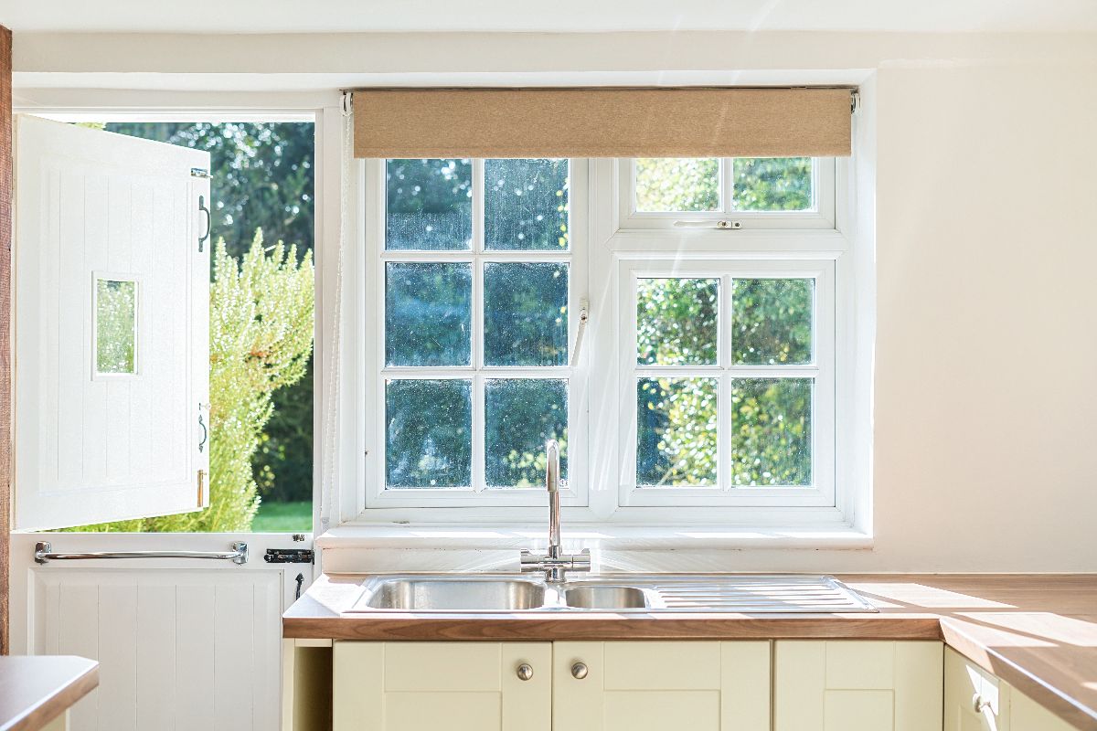 4 bed detached house to rent in Quidham Street, Bowerchalke 2