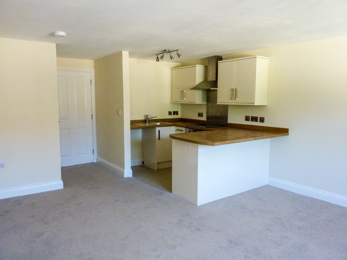 1 bed flat to rent in Devizes Road, Salisbury 1