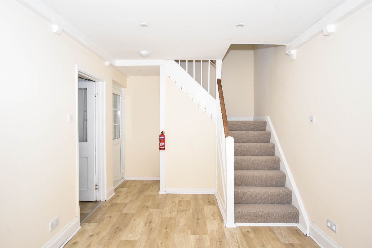 3 bed cottage to rent in Rookhaye, Salisbury 3