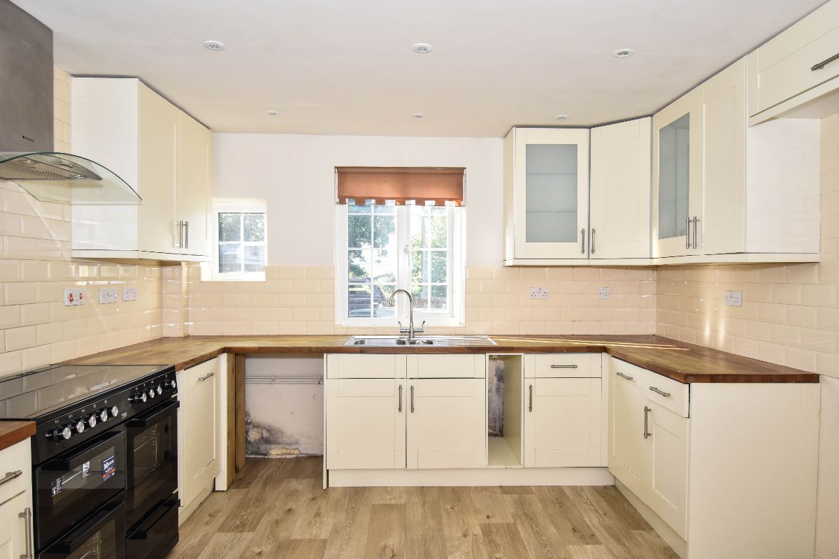 3 bed cottage to rent in Rookhaye, Salisbury 4