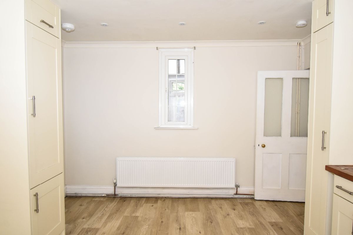 3 bed cottage to rent in Rookhaye, Salisbury 5