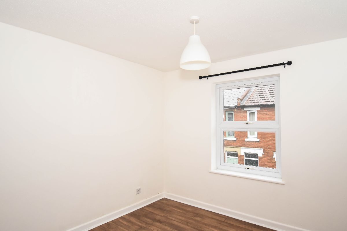 2 bed flat to rent in South Front, Salisbury  - Property Image 9