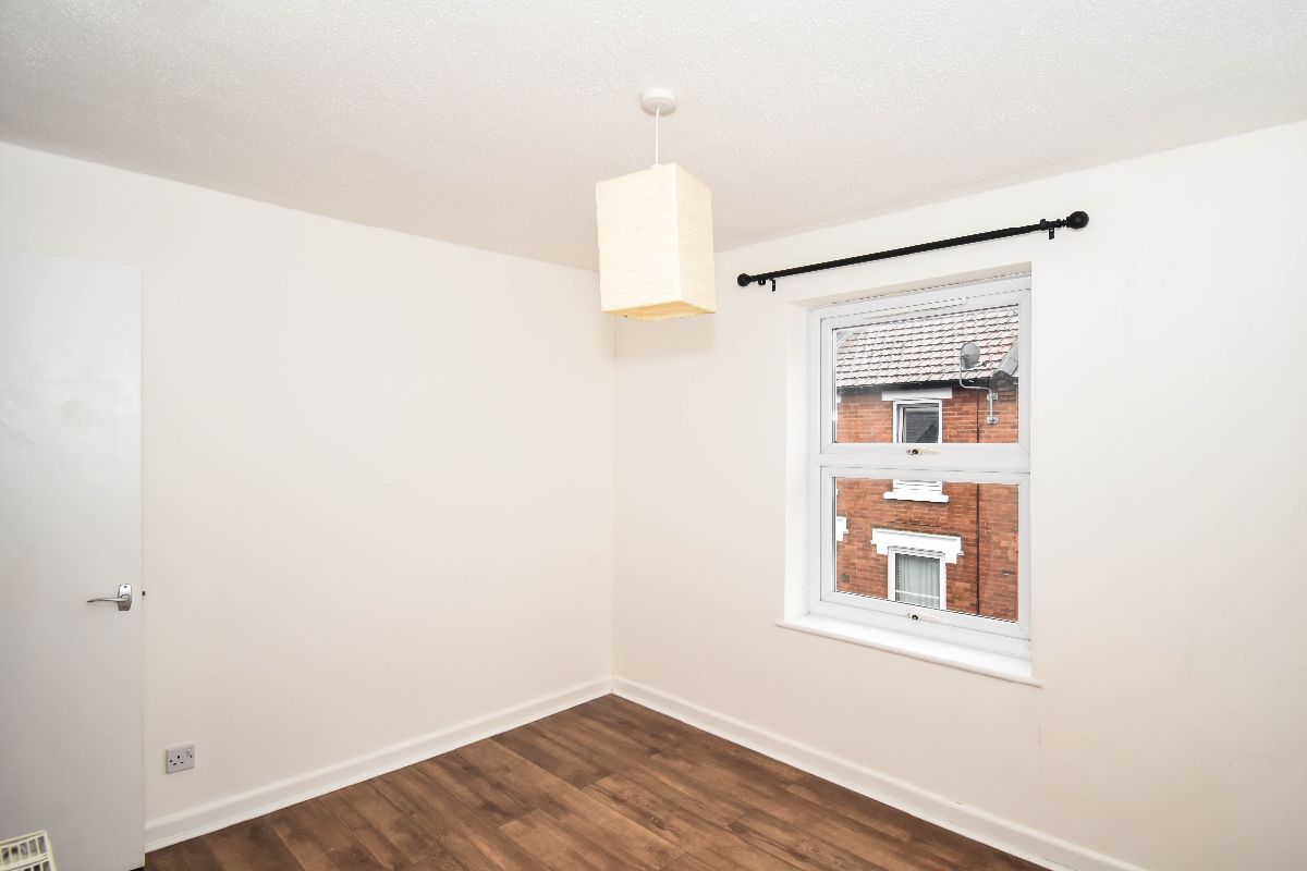 2 bed flat to rent in South Front, Salisbury  - Property Image 12